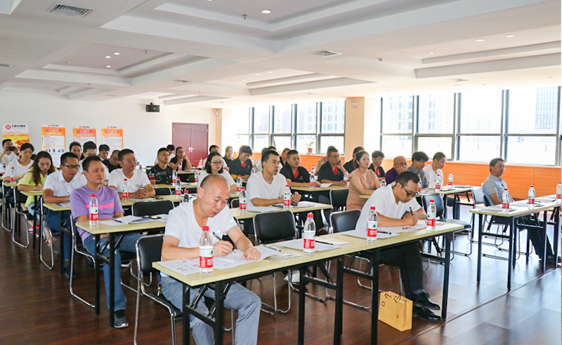 熱烈祝賀正?！吨圃煨推髽I(yè)生產(chǎn)運(yùn)作管理》專題公益講座在溫州成功舉辦