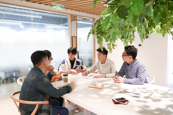 員工培訓與發(fā)展：培養(yǎng)人才，提升企業(yè)核心競爭力