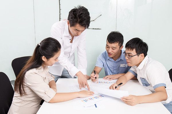 設計合理激勵機制，激發(fā)員工工作積極性和創(chuàng)新精神