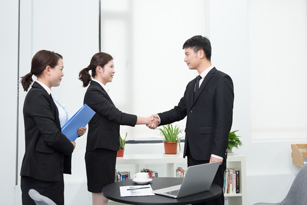 績(jī)效溝通：及時(shí)反饋，解決績(jī)效問題