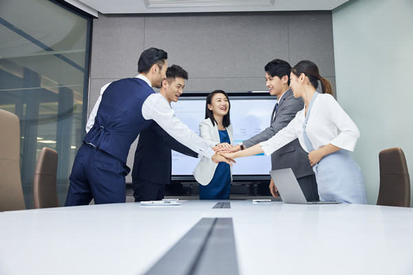 如何通過人力資源管理計劃支持年度經(jīng)營計劃？