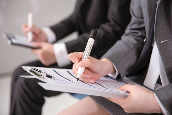 組織規(guī)劃咨詢：協(xié)助企業(yè)建立高效團(tuán)隊(duì)，提升員工素質(zhì)