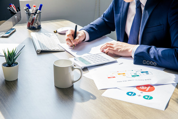 跨行業(yè)薪酬對比分析：掌握行情，引領(lǐng)企業(yè)薪酬戰(zhàn)略