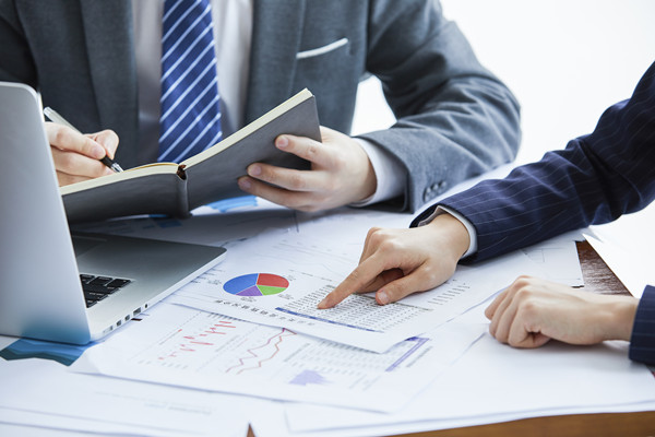 及時調(diào)整：根據(jù)反饋和評估，及時優(yōu)化戰(zhàn)略