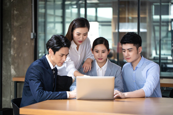 全面薪酬戰(zhàn)略實施：提升員工滿意度，提升企業(yè)績效