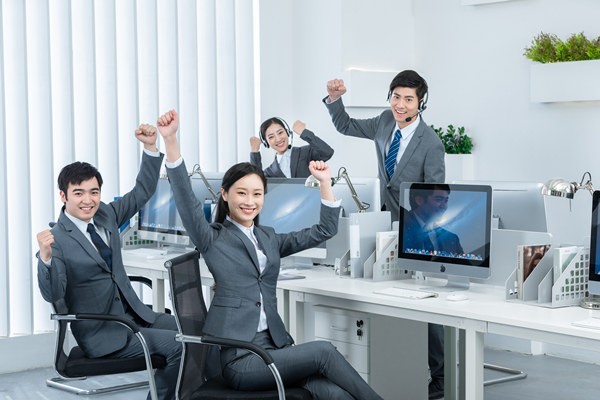 年度客戶(hù)滿意度提升計(jì)劃：用戶(hù)至上，服務(wù)領(lǐng)先