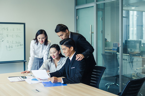 績效管理：應(yīng)對變革挑戰(zhàn)，推動(dòng)組織變革成功