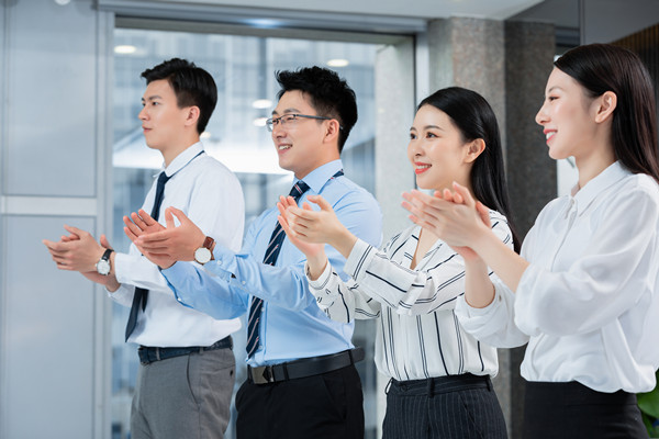 目標設定與追蹤：明確目標，確?？冃н_成