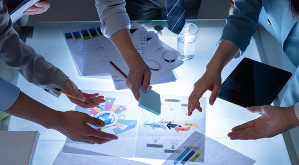 績效考核與反饋：及時(shí)反饋，指導(dǎo)改進(jìn)