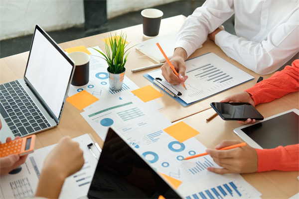 薪酬調(diào)整機(jī)制：定期調(diào)整，保持競爭力