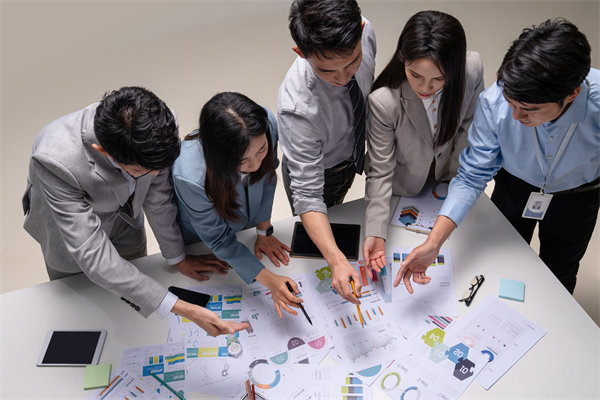 制定精準經(jīng)營計劃，引領(lǐng)企業(yè)穩(wěn)健發(fā)展，實現(xiàn)長遠目標