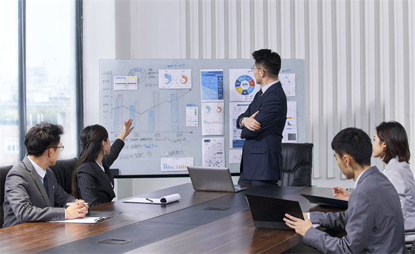 強(qiáng)化集團(tuán)風(fēng)險(xiǎn)防控，確保穩(wěn)健運(yùn)營(yíng)，守護(hù)企業(yè)安全