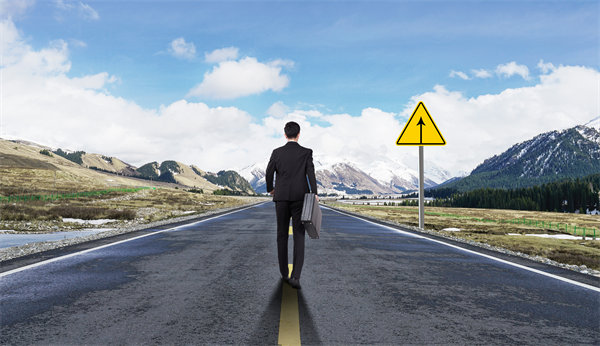 戰(zhàn)略眼光：洞察市場(chǎng)趨勢(shì)，搶占先機(jī)引領(lǐng)未來