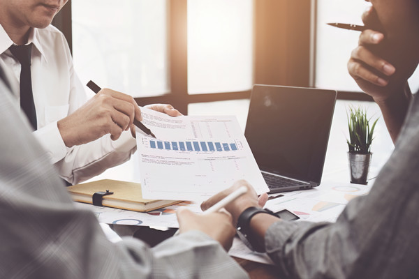 強化風(fēng)險管理，確保經(jīng)營計劃穩(wěn)健實施，保障企業(yè)安全