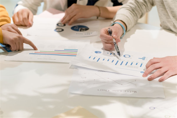 精心部署企業(yè)年度經(jīng)營計劃，明確發(fā)展方向，提升效率