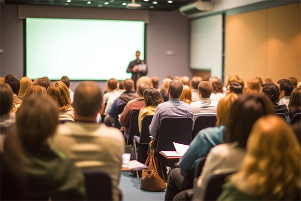 深化員工培訓(xùn)與發(fā)展，提升團(tuán)隊整體競爭力和創(chuàng)新能力