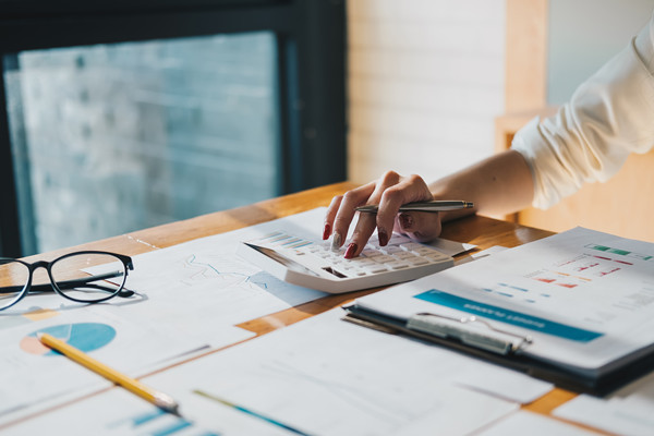 企業(yè)設(shè)立預(yù)算管理小組是不是由個(gè)人組建的？