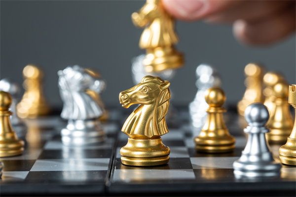 結(jié)合實際，談?wù)勂髽I(yè)在戰(zhàn)略薪酬設(shè)計時要注意哪些問題？