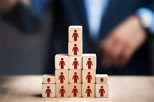 企業(yè)的發(fā)展戰(zhàn)略不僅僅是老板一個人的問題，還有誰？