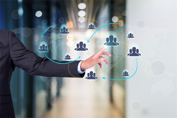 企業(yè)的戰(zhàn)略是精心設(shè)計(jì)的，還是臨機(jī)應(yīng)變的？