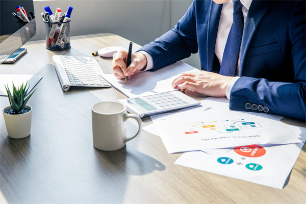 如何科學(xué)設(shè)定年度經(jīng)營(yíng)目標(biāo)以引領(lǐng)企業(yè)穩(wěn)健增長(zhǎng)？