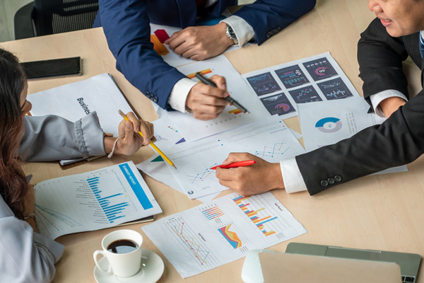 如何構建有效的集團風險管理框架，應對不確定性？