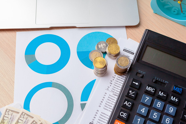 預(yù)算管理過程中如何有效應(yīng)對市場波動與不確定性？