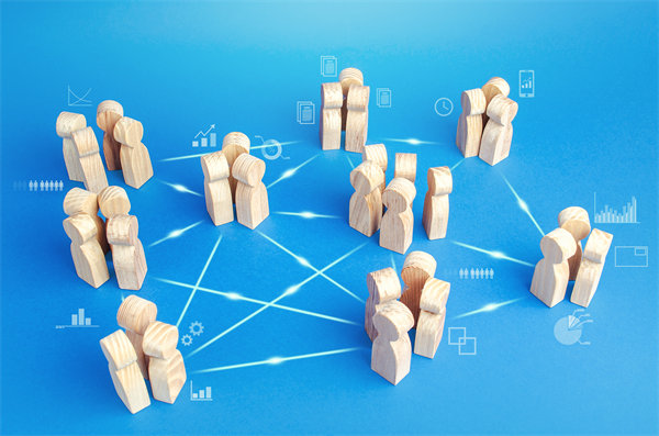 全球化運(yùn)營(yíng)中，集團(tuán)管控面臨哪些新挑戰(zhàn)及應(yīng)對(duì)策略？