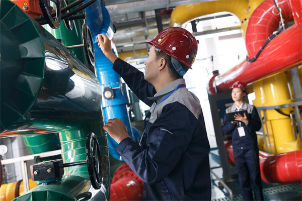 如何實施精益布局，以提高生產線流程效率與靈活性？