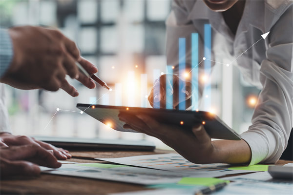 年度經(jīng)營(yíng)計(jì)劃中，如何強(qiáng)化成本控制與提升運(yùn)營(yíng)效率？