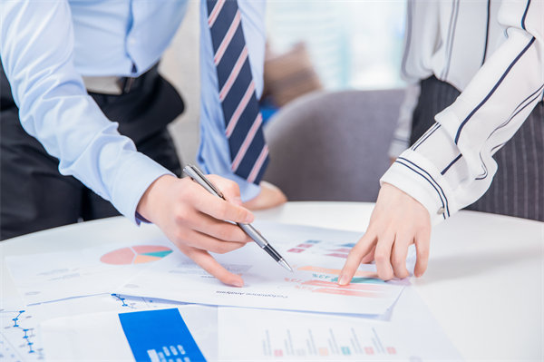 績效反饋如何有效溝通，避免誤解并激發(fā)員工潛能？