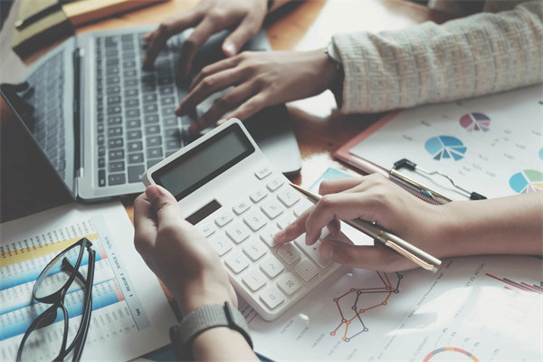 面對(duì)經(jīng)濟(jì)新常態(tài)，企業(yè)如何靈活調(diào)整預(yù)算策略？