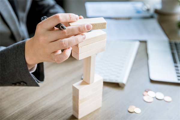 集團(tuán)管控如何平衡創(chuàng)新與穩(wěn)定，推動(dòng)可持續(xù)發(fā)展？