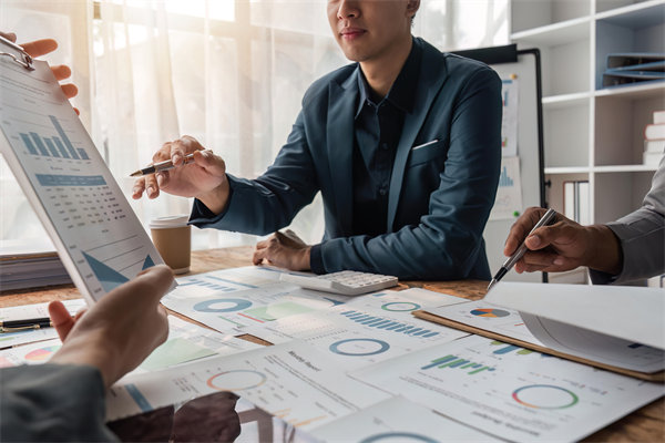 如何利用數(shù)據(jù)分析優(yōu)化年度經(jīng)營決策，實現(xiàn)精準管理？