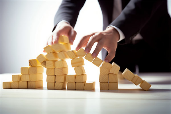 預(yù)算管理中的風(fēng)險(xiǎn)評(píng)估與應(yīng)對(duì)策略有哪些關(guān)鍵環(huán)節(jié)？