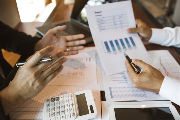 薪酬結(jié)構(gòu)如何平衡固定與浮動(dòng)部分，激勵(lì)員工績效？