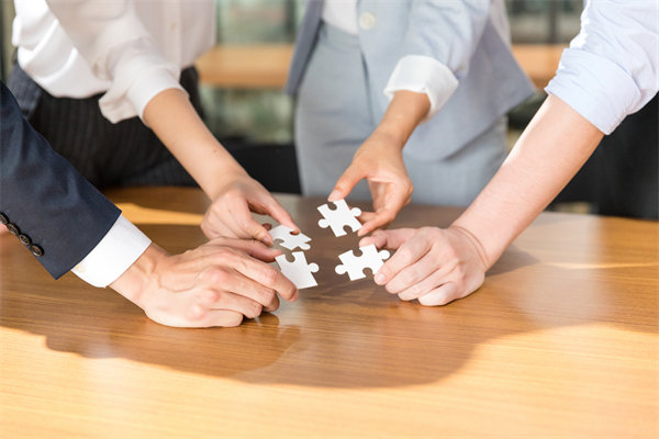 如何構(gòu)建全面的預(yù)算監(jiān)控體系，及時(shí)發(fā)現(xiàn)并糾正偏差？