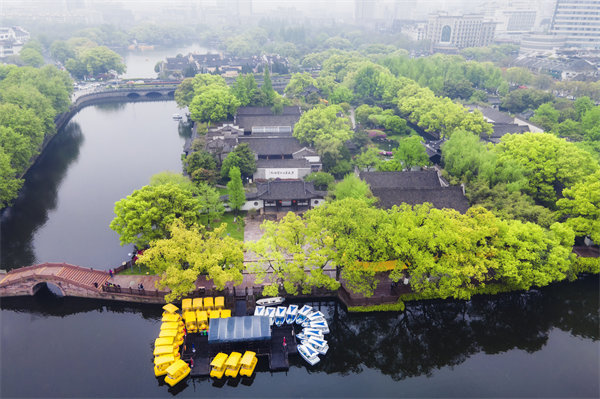 管理咨詢?nèi)绾沃幉ㄆ髽I(yè)實(shí)現(xiàn)高效運(yùn)營？