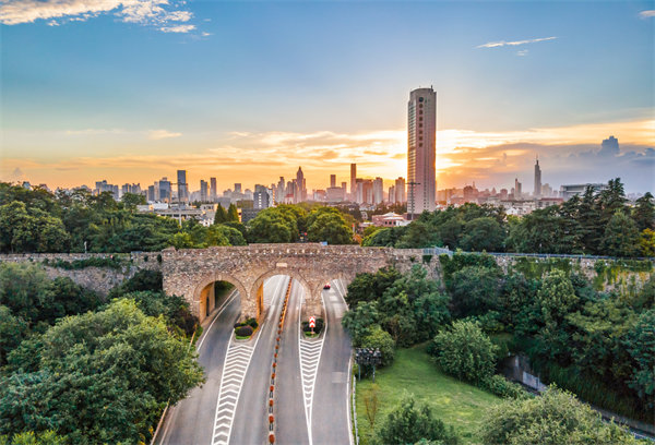 管理咨詢?nèi)绾沃δ暇┲行∑髽I(yè)突破發(fā)展瓶頸？