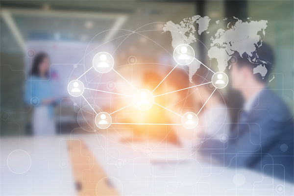 組織規(guī)劃中，如何確保戰(zhàn)略方向與市場需求一致？