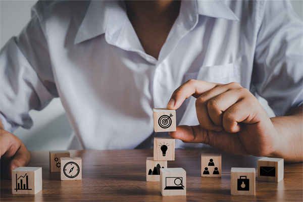 商業(yè)環(huán)境復雜多變，如何高效實施集團全面管控策略？