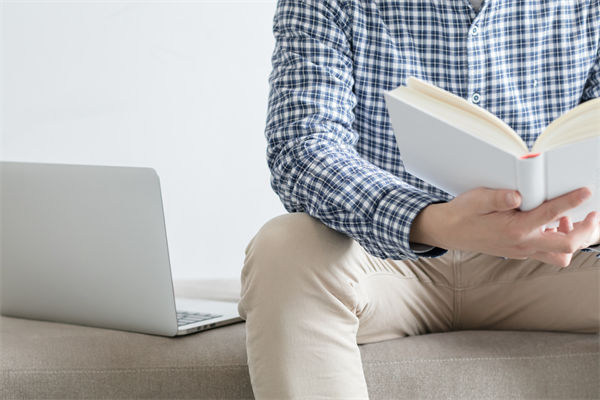 面對(duì)市場(chǎng)快速變化，組織規(guī)劃如何保持靈活性與前瞻性？