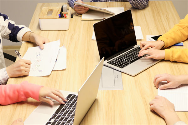 在員工培訓(xùn)上，企業(yè)應(yīng)如何投入，以獲得最大回報(bào)？