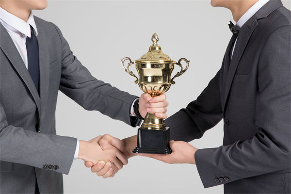 在薪酬談判中，如何把握員工的心理預(yù)期和企業(yè)底線？