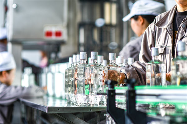 精益生產(chǎn)理念如何幫助企業(yè)實現(xiàn)持續(xù)的質(zhì)量改進(jìn)？