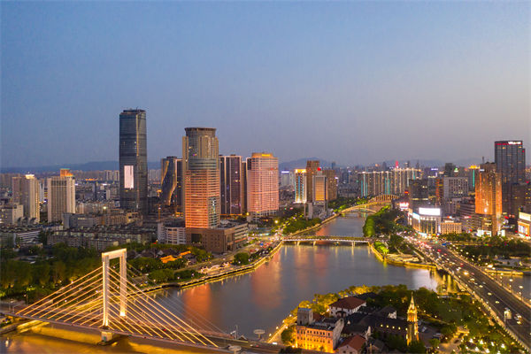 寧波戰(zhàn)略咨詢公司如何為企業(yè)定制長(zhǎng)遠(yuǎn)發(fā)展規(guī)劃？