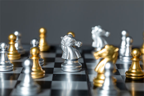 如何有效制定并執(zhí)行長(zhǎng)期戰(zhàn)略計(jì)劃以適應(yīng)市場(chǎng)變化？