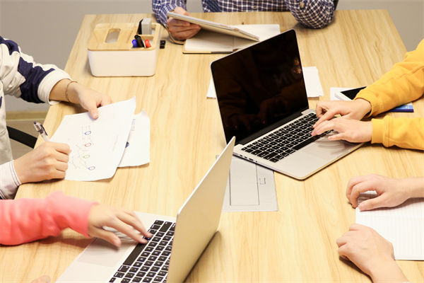 如何制定符合企業(yè)長(zhǎng)期戰(zhàn)略目標(biāo)的組織規(guī)劃方案？