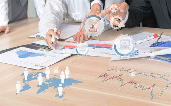 在制定年度經(jīng)營計(jì)劃時(shí)，如何考慮行業(yè)趨勢和政策影響？