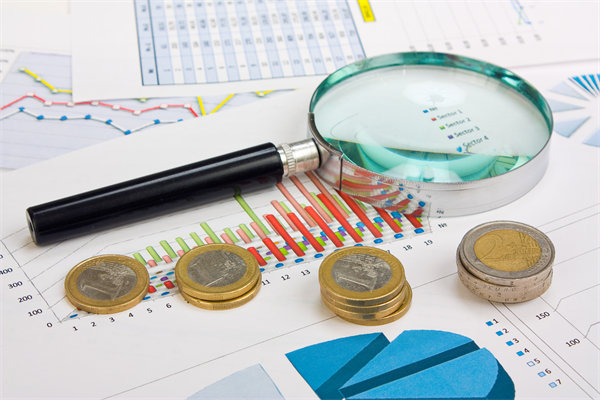 預(yù)算編制時(shí)，如何平衡長(zhǎng)期規(guī)劃與短期資金需求？